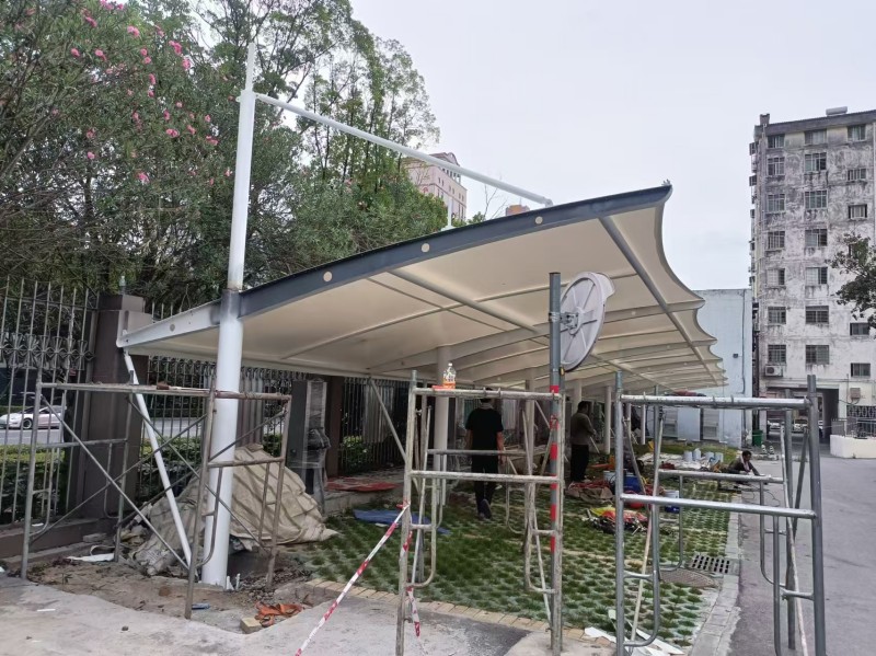 2026张家港市露天停车场升级改造，张拉膜结构车棚厂家一站式施工-1